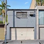 Country In City Darling Harbour Retreat Pool