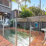 Country In City Darling Harbour Retreat Pool